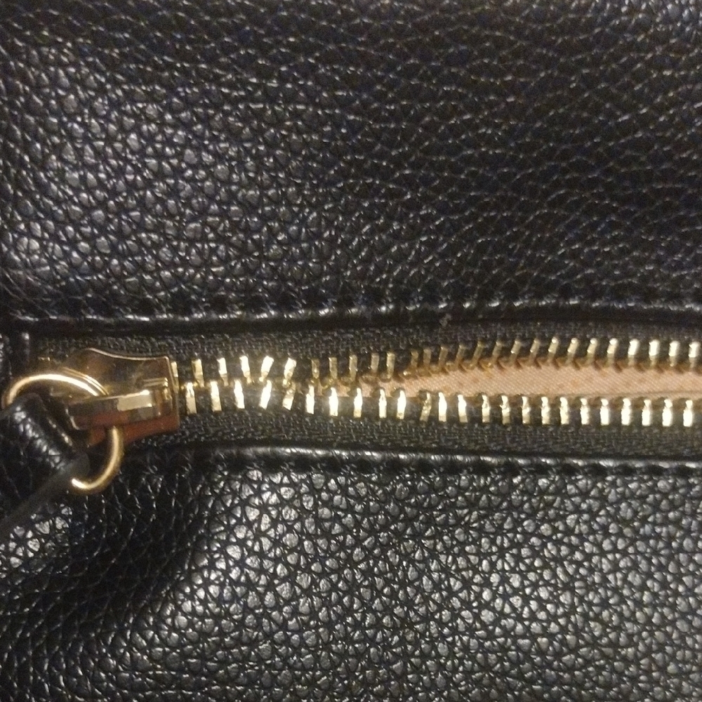 Chic Black Crossbody Bag with Striped Detail - Picture 9 of 13